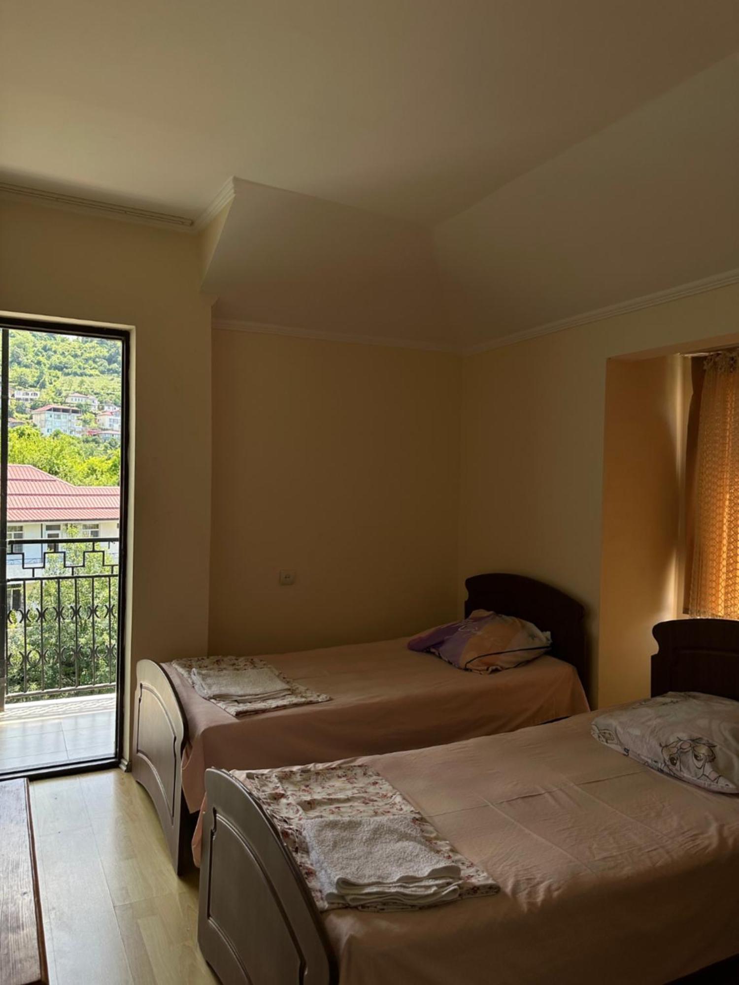 Temo'S Guesthouse Sarpi Exterior photo