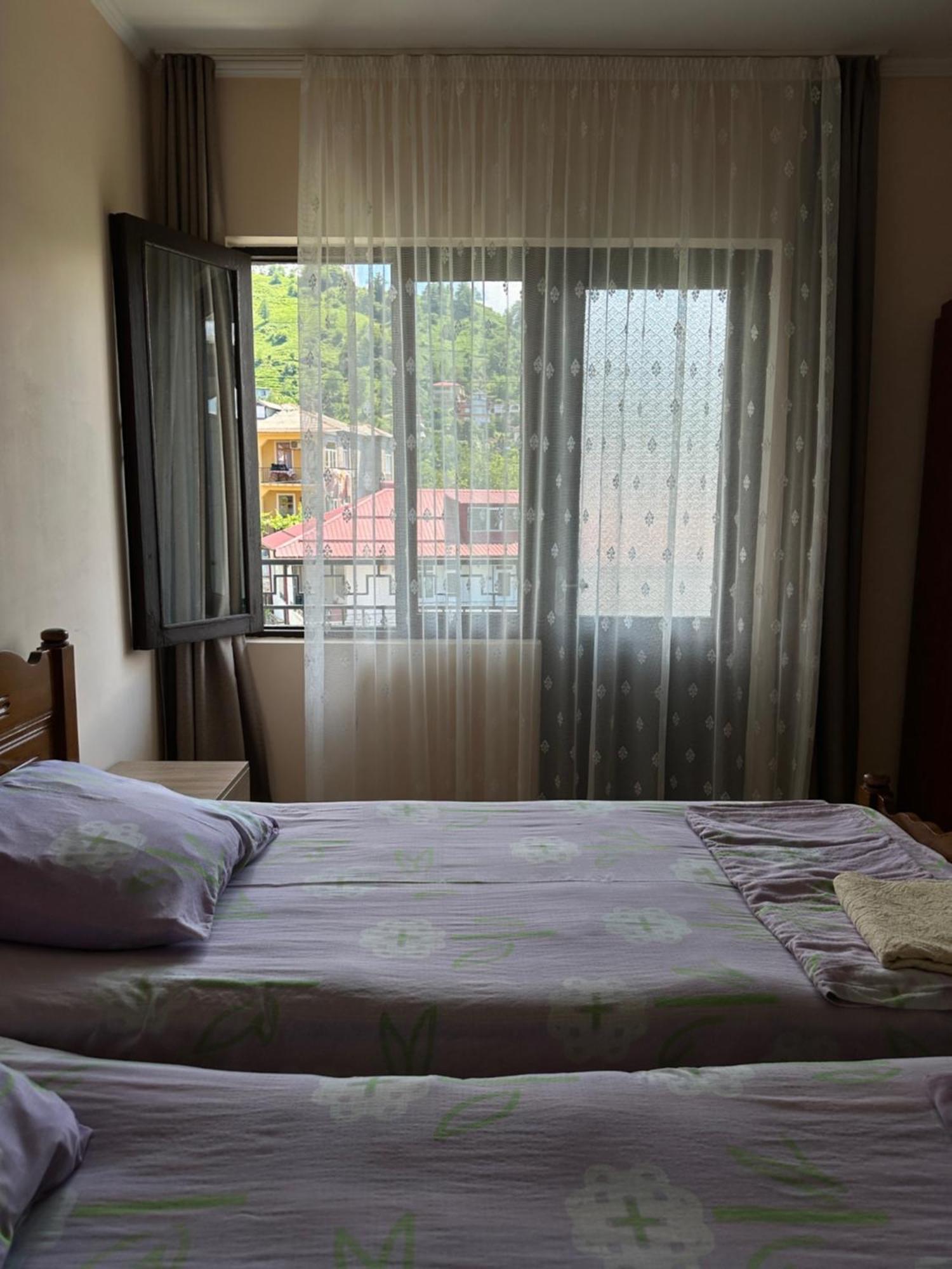 Temo'S Guesthouse Sarpi Exterior photo