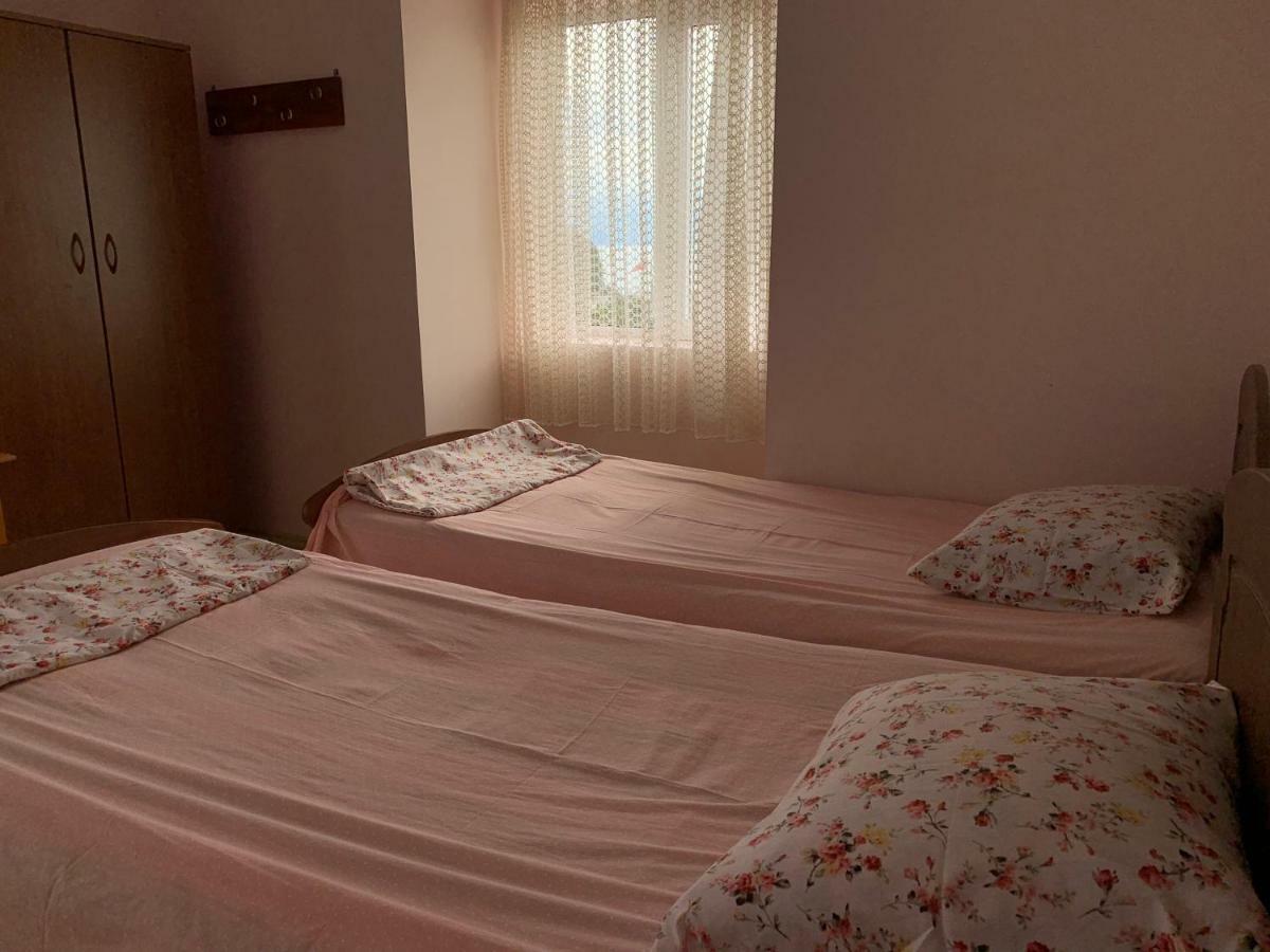 Temo'S Guesthouse Sarpi Exterior photo